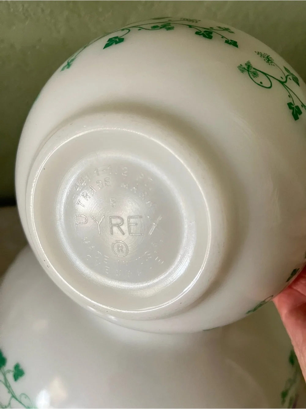 Vintage 1964 Pyrex promotional Cinderella chip-and-dip set green ivy